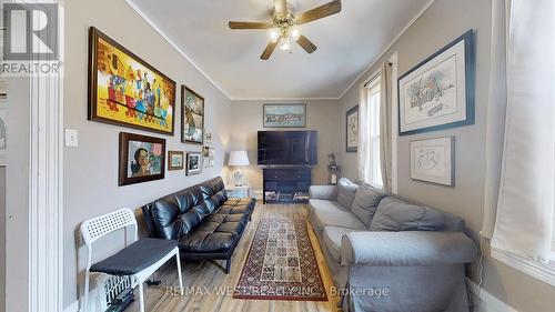 217 Celina Street, Oshawa, ON - Indoor Photo Showing Living Room