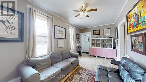 217 Celina Street, Oshawa, ON - Indoor Photo Showing Living Room