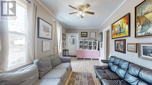 217 Celina Street, Oshawa, ON - Indoor Photo Showing Living Room