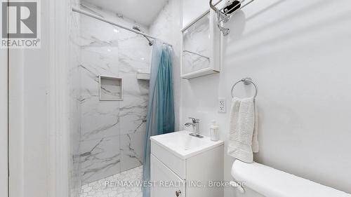 217 Celina Street, Oshawa, ON - Indoor Photo Showing Bathroom