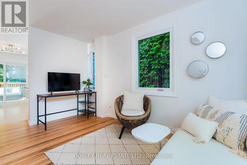 1011 Craven Road, Toronto (Greenwood-Coxwell), ON - Indoor Photo Showing Living Room