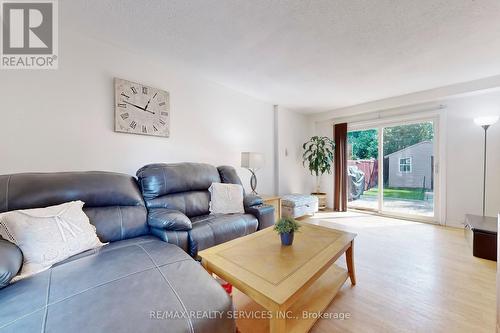 7 Gatsby Square, Brampton (Northgate), ON - Indoor Photo Showing Living Room