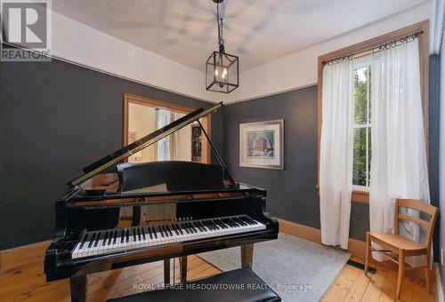 40 Centre Street, New Tecumseth, ON - Indoor Photo Showing Other Room