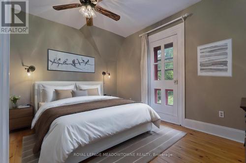 40 Centre Street, New Tecumseth, ON - Indoor Photo Showing Bedroom