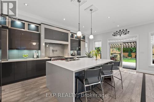 1648 Roslyn Avenue, Innisfil, ON - Indoor Photo Showing Kitchen With Double Sink With Upgraded Kitchen