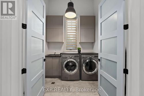 1648 Roslyn Avenue, Innisfil (Alcona), ON - Indoor Photo Showing Laundry Room