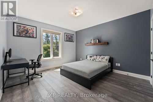 1648 Roslyn Avenue, Innisfil (Alcona), ON - Indoor Photo Showing Bedroom