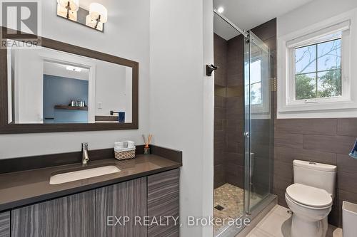 1648 Roslyn Avenue, Innisfil (Alcona), ON - Indoor Photo Showing Bathroom