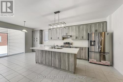 150 Stevenson Crescent, Bradford West Gwillimbury (Bradford), ON - Indoor Photo Showing Kitchen With Double Sink