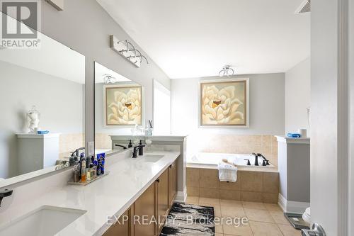 8 Philips Lake Court, Richmond Hill (Jefferson), ON - Indoor Photo Showing Bathroom