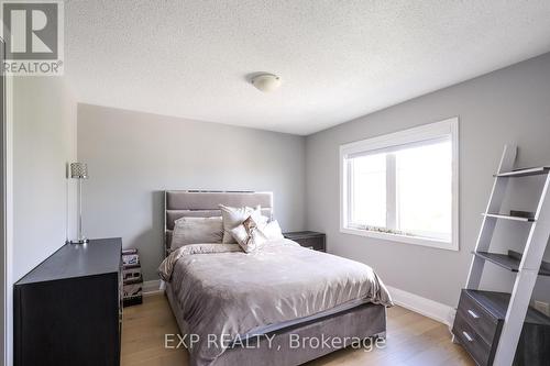 8 Philips Lake Court, Richmond Hill (Jefferson), ON - Indoor Photo Showing Bedroom