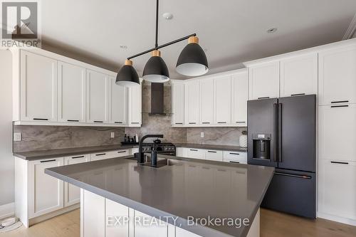 8 Philips Lake Court, Richmond Hill, ON - Indoor Photo Showing Kitchen