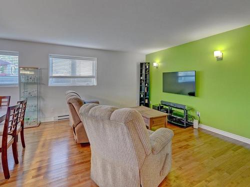 Living room - 36 Rue Catherine, Saint-Rémi, QC - Indoor Photo Showing Living Room