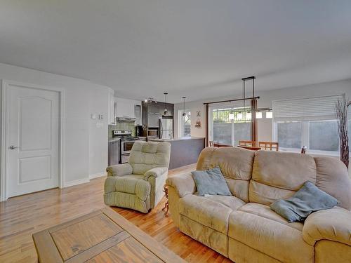 Living room - 36 Rue Catherine, Saint-Rémi, QC - Indoor Photo Showing Living Room