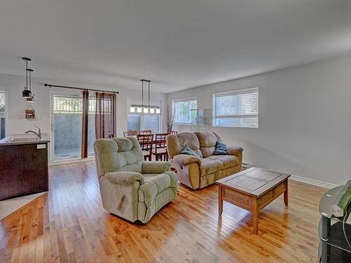 Living room - 36 Rue Catherine, Saint-Rémi, QC - Indoor Photo Showing Living Room