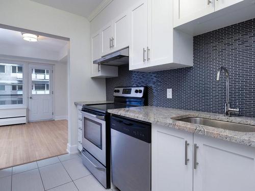 Cuisine - 36-3510 Rue De La Montagne, Montréal (Ville-Marie), QC - Indoor Photo Showing Kitchen With Upgraded Kitchen