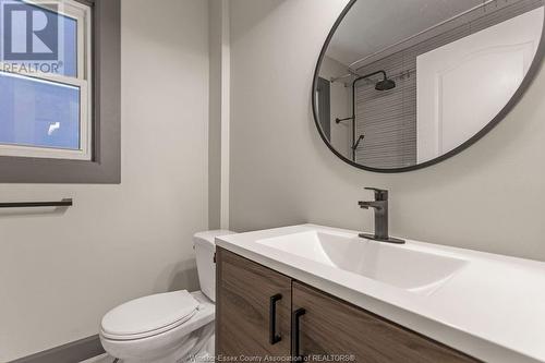 557 Moy, Windsor, ON - Indoor Photo Showing Bathroom