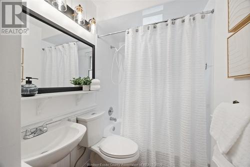 3218 Woodlawn Avenue, Windsor, ON - Indoor Photo Showing Bathroom