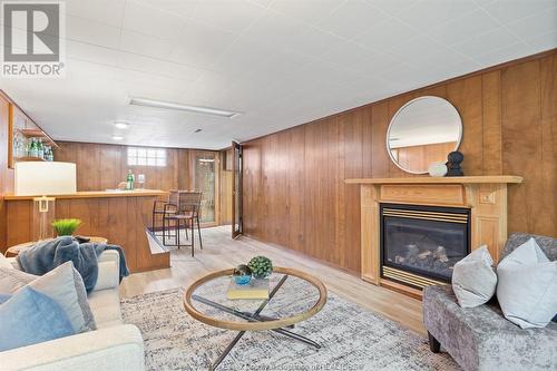 3218 Woodlawn Avenue, Windsor, ON - Indoor Photo Showing Living Room With Fireplace