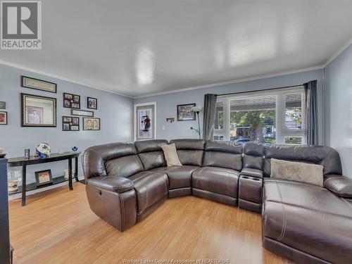 12 King Street, Leamington, ON - Indoor Photo Showing Living Room