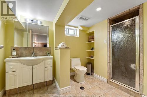 1064 Laporte, Windsor, ON - Indoor Photo Showing Bathroom