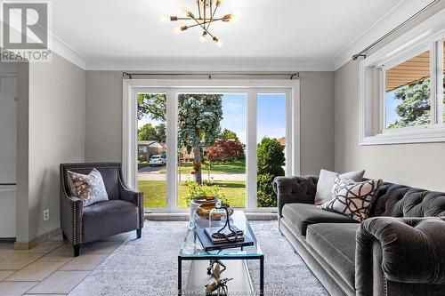 1064 Laporte, Windsor, ON - Indoor Photo Showing Living Room