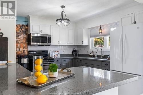 1064 Laporte, Windsor, ON - Indoor Photo Showing Kitchen