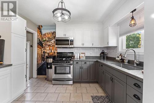 1064 Laporte, Windsor, ON - Indoor Photo Showing Kitchen