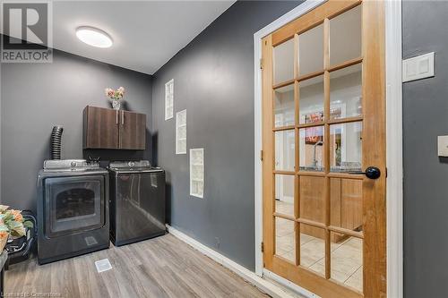 211 Victoria Road S, Guelph, ON - Indoor Photo Showing Kitchen