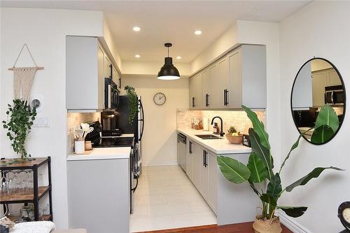 30 Western Battery Road Unit# 341, Toronto, ON - Indoor Photo Showing Kitchen