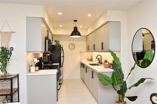 30 Western Battery Road Unit# 341, Toronto, ON - Indoor Photo Showing Kitchen