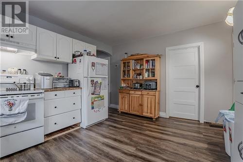 509 Cumberland Street, Cornwall, ON - Indoor Photo Showing Kitchen