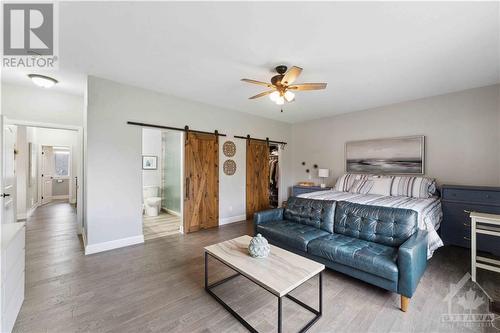 2500 Kearns Way, Greely, ON - Indoor Photo Showing Living Room