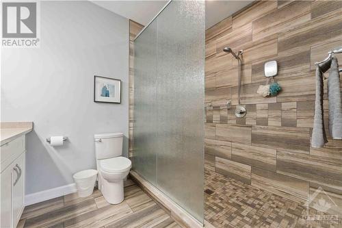 2500 Kearns Way, Greely, ON - Indoor Photo Showing Bathroom