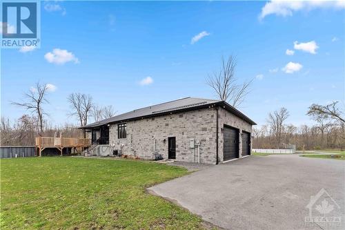 2500 Kearns Way, Greely, ON - Outdoor