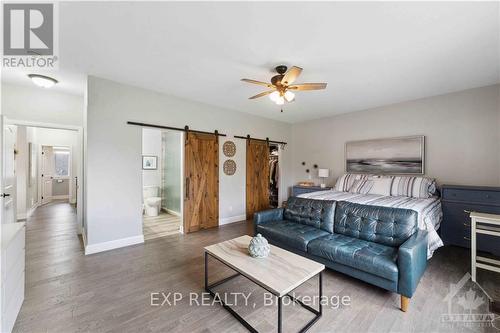 2500 Kearns Way, Ottawa, ON - Indoor Photo Showing Living Room