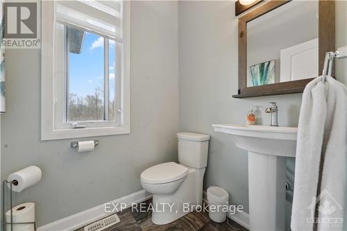 2500 Kearns Way, Ottawa, ON - Indoor Photo Showing Bathroom