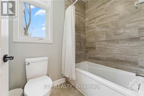 2500 Kearns Way, Ottawa, ON - Indoor Photo Showing Bathroom