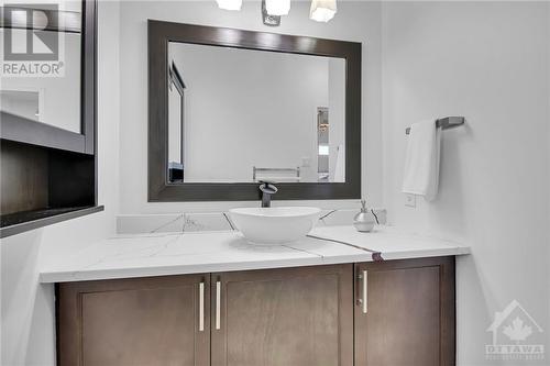 2507 Longfields Drive, Ottawa, ON - Indoor Photo Showing Bathroom