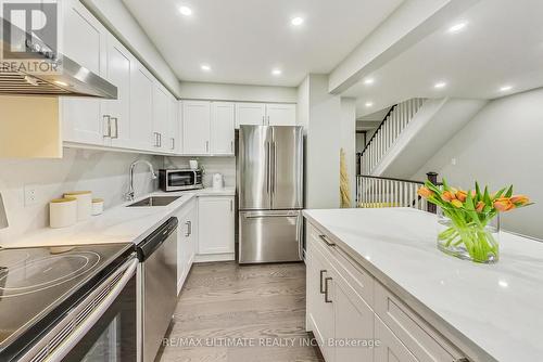 8 Markburn Court, Toronto (Eringate-Centennial-West Deane), ON - Indoor Photo Showing Kitchen