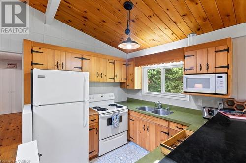 Kitchen - 7 Jay Street, Saugeen Shores, ON - Indoor Photo Showing Kitchen With Double Sink