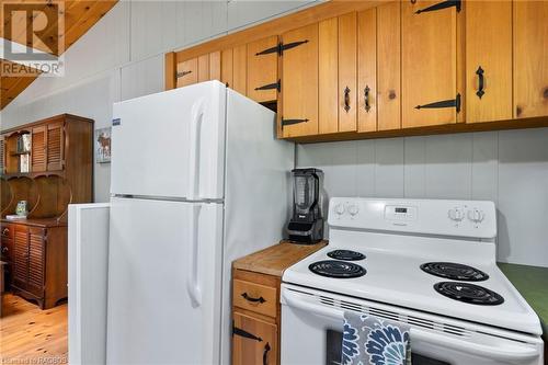 7 Jay Street, Saugeen Shores, ON - Indoor Photo Showing Kitchen