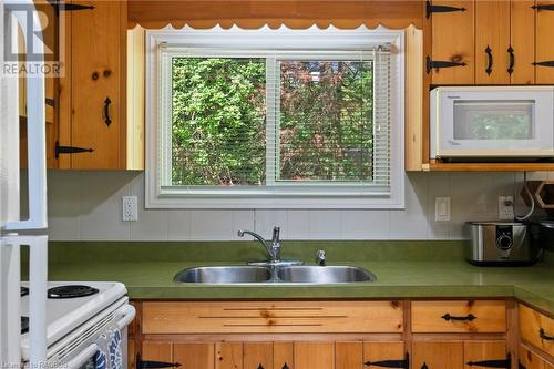 7 Jay Street, Saugeen Shores, ON - Indoor Photo Showing Kitchen With Double Sink