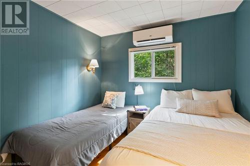 7 Jay Street, Saugeen Shores, ON - Indoor Photo Showing Bedroom