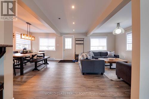 1019 River Street, Muskoka Lakes, ON - Indoor Photo Showing Living Room