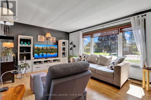 856 Florell Drive, Oshawa (Donevan), ON - Indoor Photo Showing Living Room