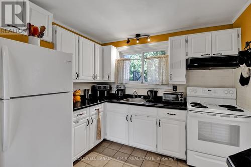 856 Florell Drive, Oshawa (Donevan), ON - Indoor Photo Showing Kitchen