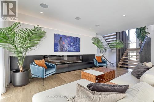 105 Edgewater Boulevard, Middlesex Centre (Kilworth), ON - Indoor Photo Showing Living Room