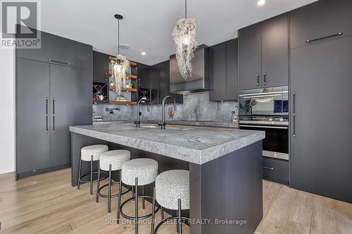 105 Edgewater Boulevard, Middlesex Centre (Kilworth), ON - Indoor Photo Showing Kitchen With Upgraded Kitchen