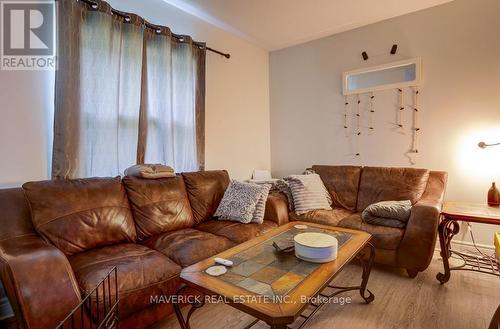 717 Central Avenue, London, ON - Indoor Photo Showing Living Room